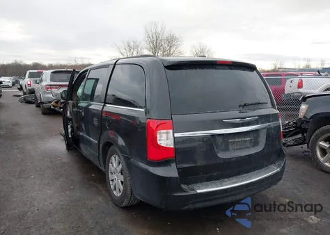 2015 Chrysler Town & Country Touring z USA, uszkodzony, nr VIN 2C4RC1BG8FR520668